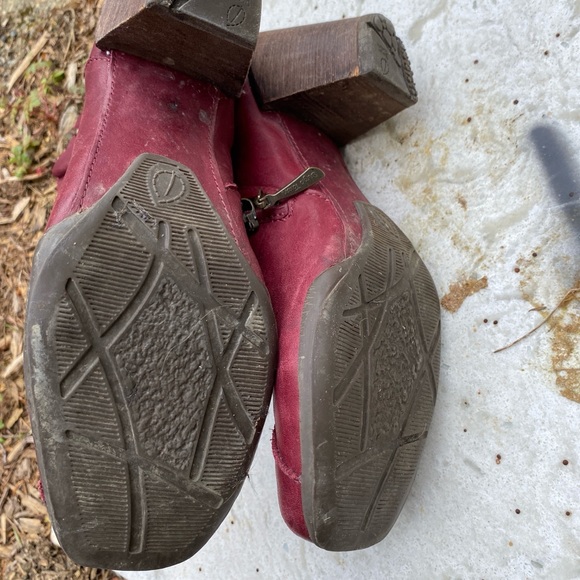 Burgundy leather boots - Picture 6 of 8